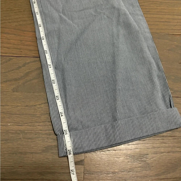 Tommy Hilfiger Women’s Pin Striped Hampton Chino Pant. New with size sticker. 6 - Picture 11 of 11